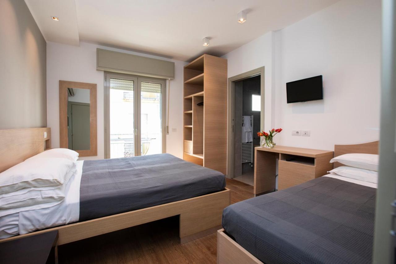 Hotel Liane Riccione Bagian luar foto