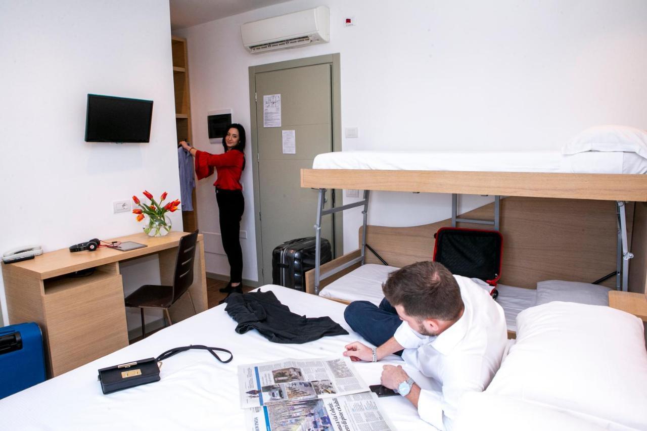 Hotel Liane Riccione Bagian luar foto